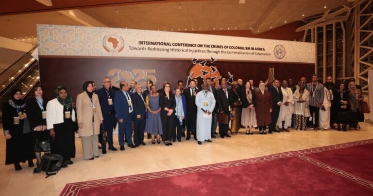 Lire la suite à propos de l’article Crimes du colonialisme : une conférence à Alger pour réclamer justice et réparations