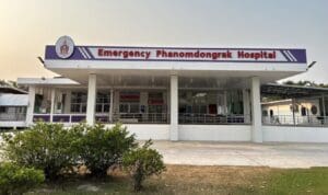Lire la suite à propos de l’article Frontière Thaïlande-Cambodge : des tirs de roquettes menacent un hôpital thaïlandais, les combats s’étendent à quatre provinces