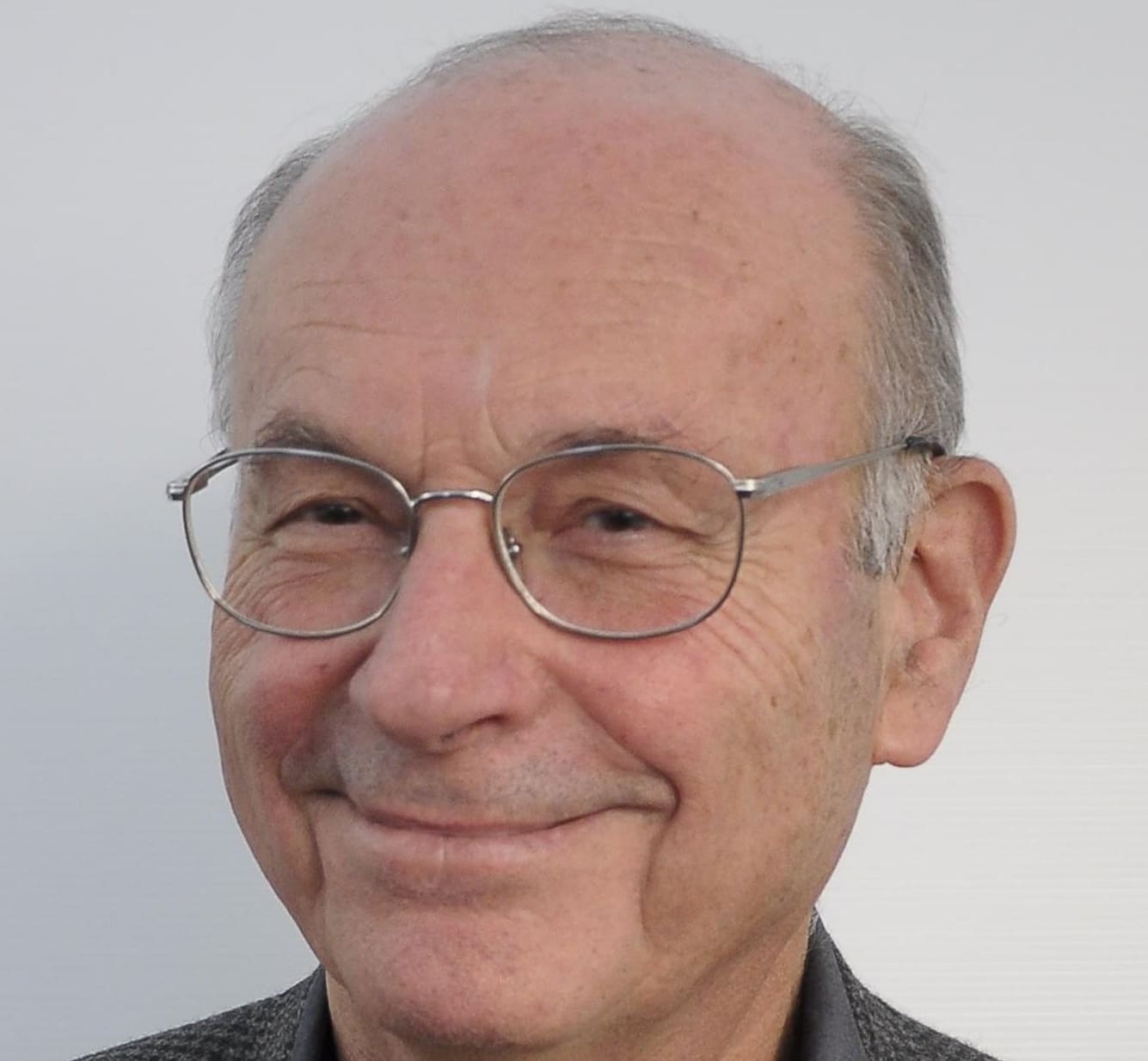 You are currently viewing Boris Cyrulnik estime que « la guerre est à nos portes et il va falloir se préparer à l’affronter »