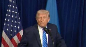 Lire la suite à propos de l’article Guerre en Ukraine : Trump évoque un accord proche malgré des points « très épineux » encore en suspens