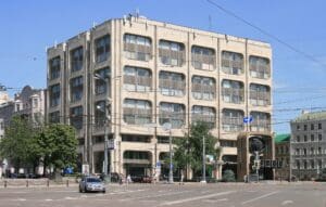 Lire la suite à propos de l’article Le système de contrôle des médias en URSS : comment l’État soviétique surveillait l’information via des associations et des agences