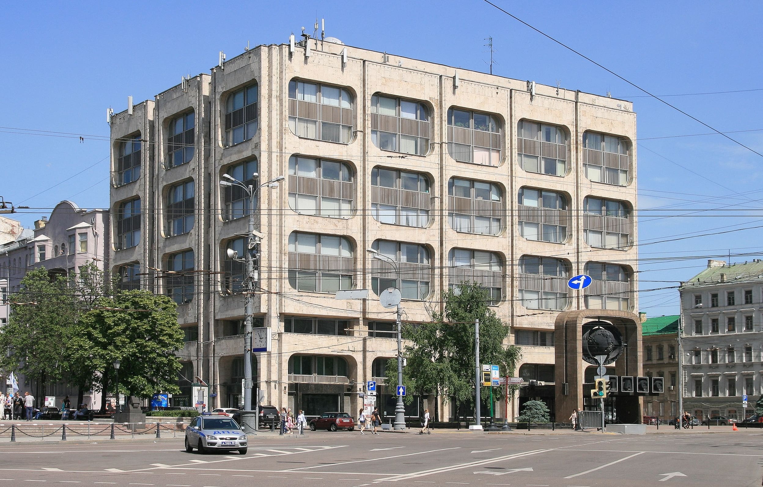 You are currently viewing Le système de contrôle des médias en URSS : comment l’État soviétique surveillait l’information via des associations et des agences