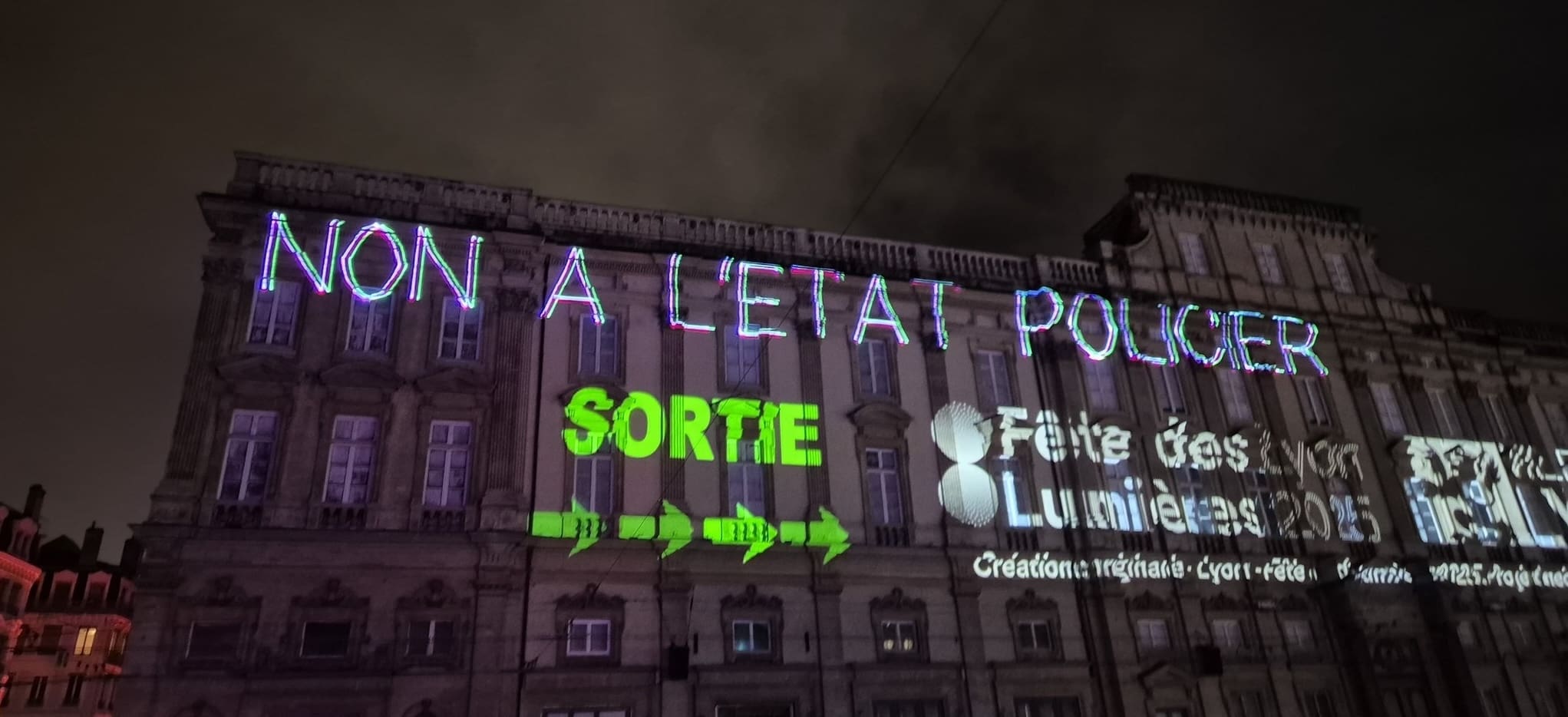 You are currently viewing Lyon : les messages politiques projetés durant la Fête des Lumières revendiqués par Les Soulèvements de la Terre