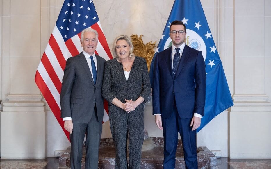 You are currently viewing Marine Le Pen et Jordan Bardella : reçus par l’ambassadeur américain à Paris, un signal diplomatique scruté