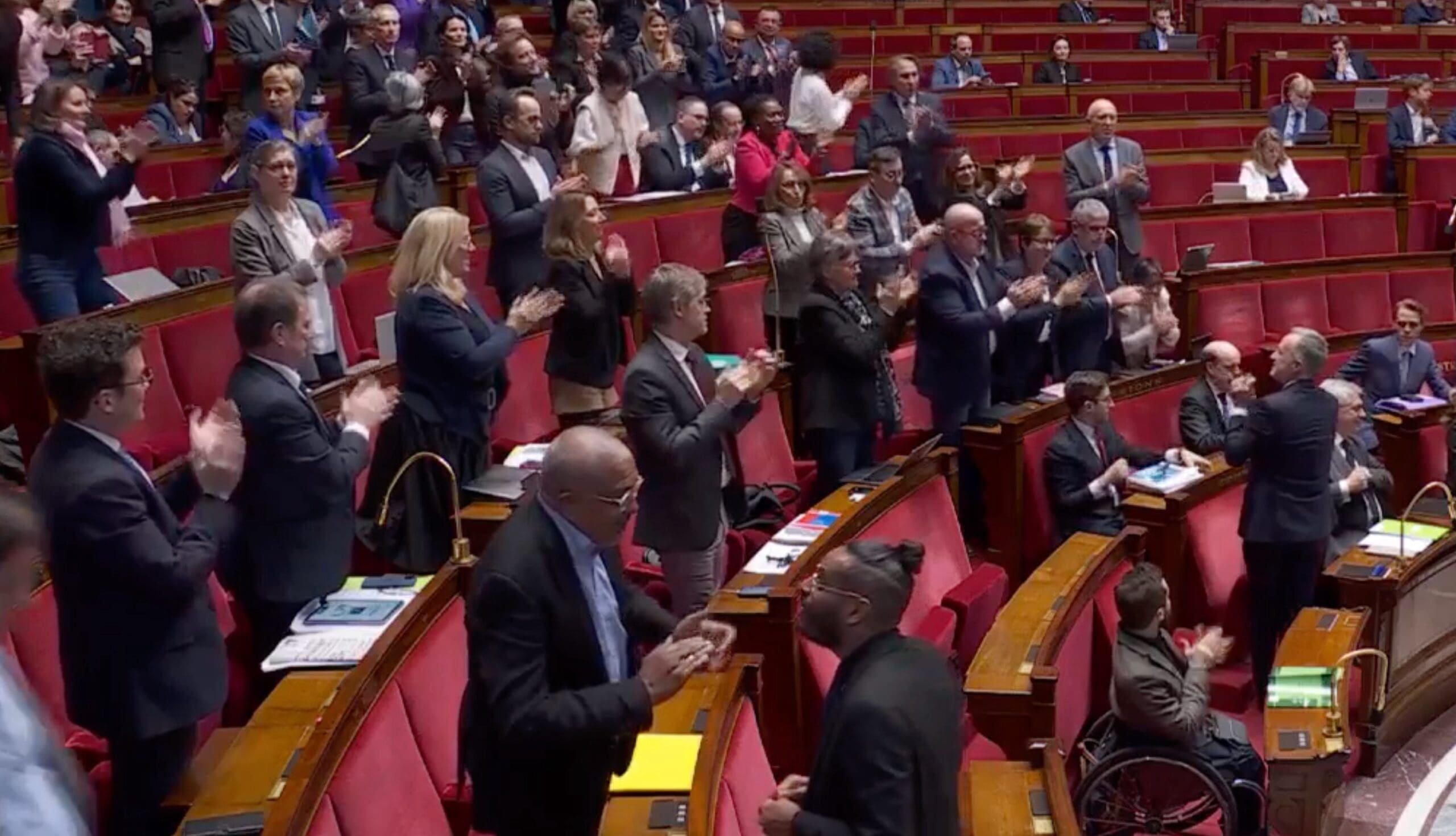 You are currently viewing Mineurs non accompagnés : l’Assemblée adopte la proposition  de loi socialiste sur la présomption de minorité