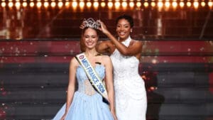 Lire la suite à propos de l’article Miss France 2026 : Hinaupoko Devèze triomphe à Amiens