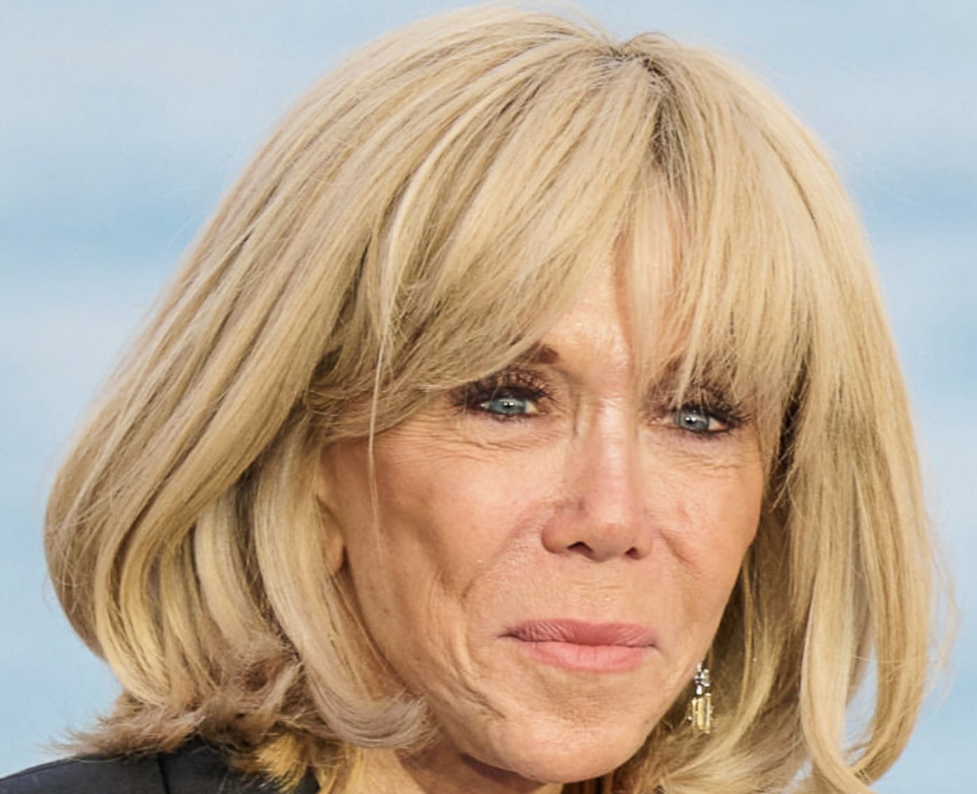 You are currently viewing Pièces jaunes : la Fondation des Hôpitaux de France aurait versée 2 millions d’euros à une asso présidée par une amie de Brigitte Macron