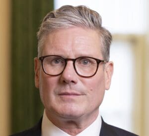 Lire la suite à propos de l’article Royaume -Uni : Keir Starmer donne 90 jours à Roman Abramovitch pour transférer 2,5 milliards de livres à une fondation pour l’Ukraine