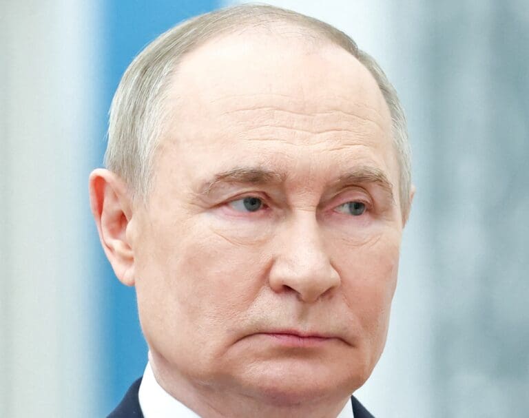 Lire la suite à propos de l’article Russie : Poutine affirme être « prêt » à une guerre avec l’Europe « si elle la commence »