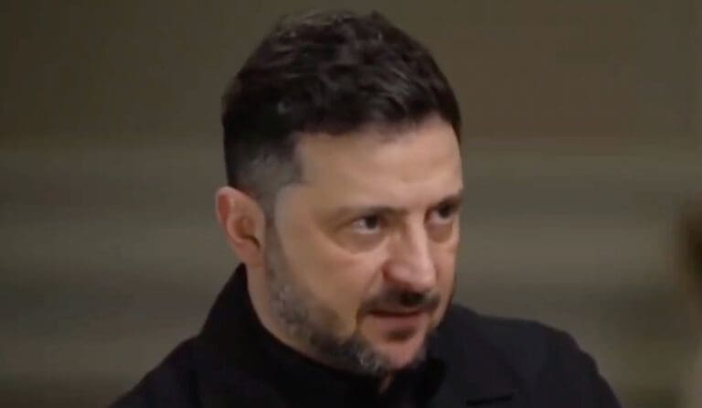 Lire la suite à propos de l’article Ukraine : Zelensky affirme sur Fox News que le retrait du Donbass est « inacceptable » juste après son entretien avec Trump