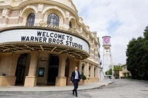 Lire la suite à propos de l’article Vente de Warner Bros Discovery : Paramount riposte et l’ombre de Trump plane sur Hollywood