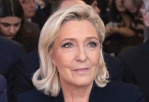 Lire la suite à propos de l’article Affaire des assistants du RN : Marine Le Pen rejugée en appel, une audience décisive pour 2027