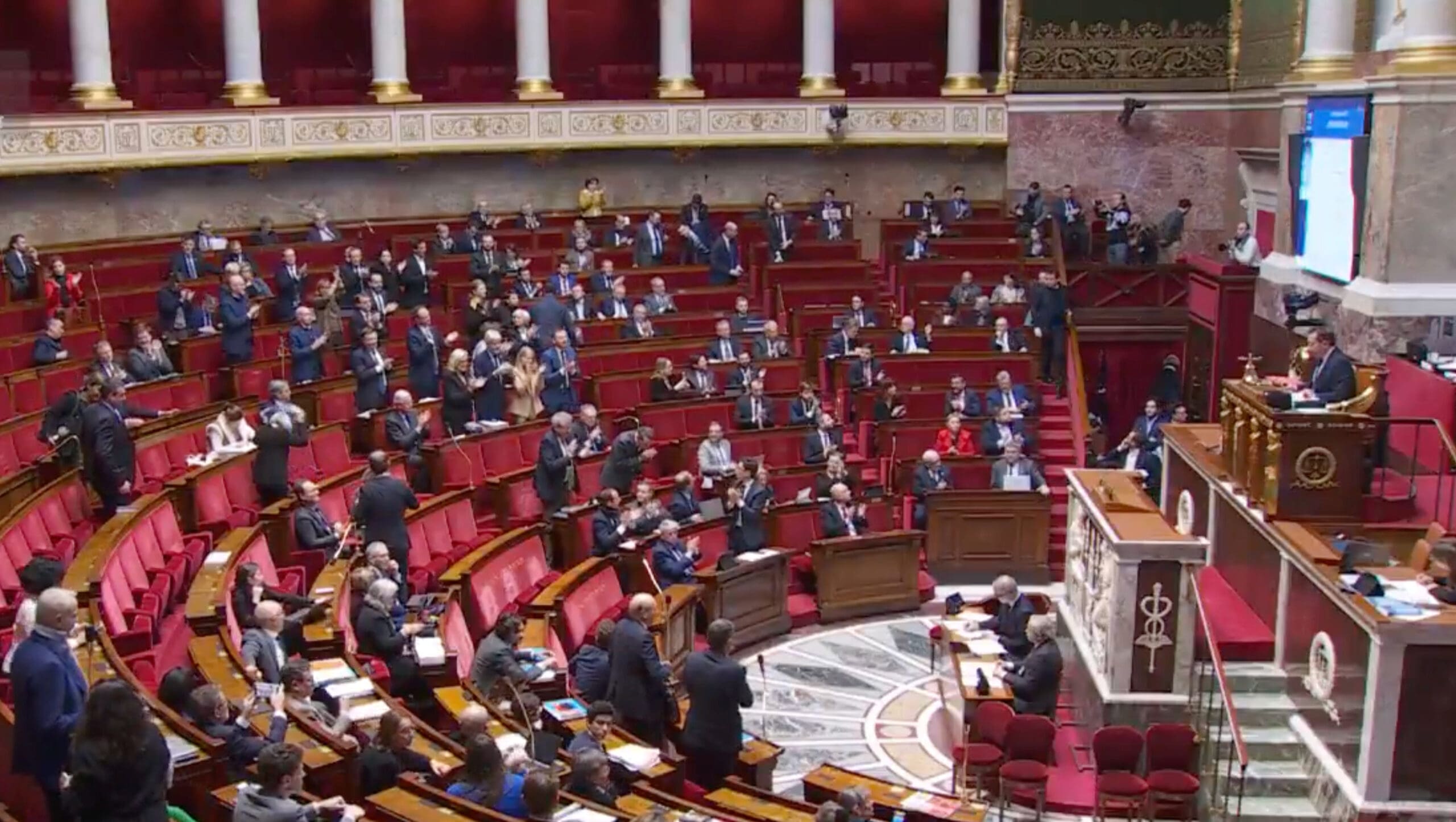 You are currently viewing Assemblée nationale : une résolution contre les Frères musulmans adoptée dans une atmosphère électrique