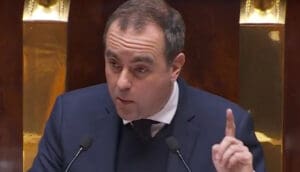 Lire la suite à propos de l’article Budget 2026 : les motions de censure du RN et de LFI rejetées après l’activation du 49.3