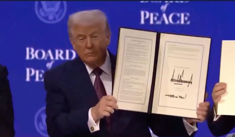 Lire la suite à propos de l’article Davos 2026 : Donald Trump dévoile son « Conseil de paix » et bouscule l’ordre diplomatique mondial