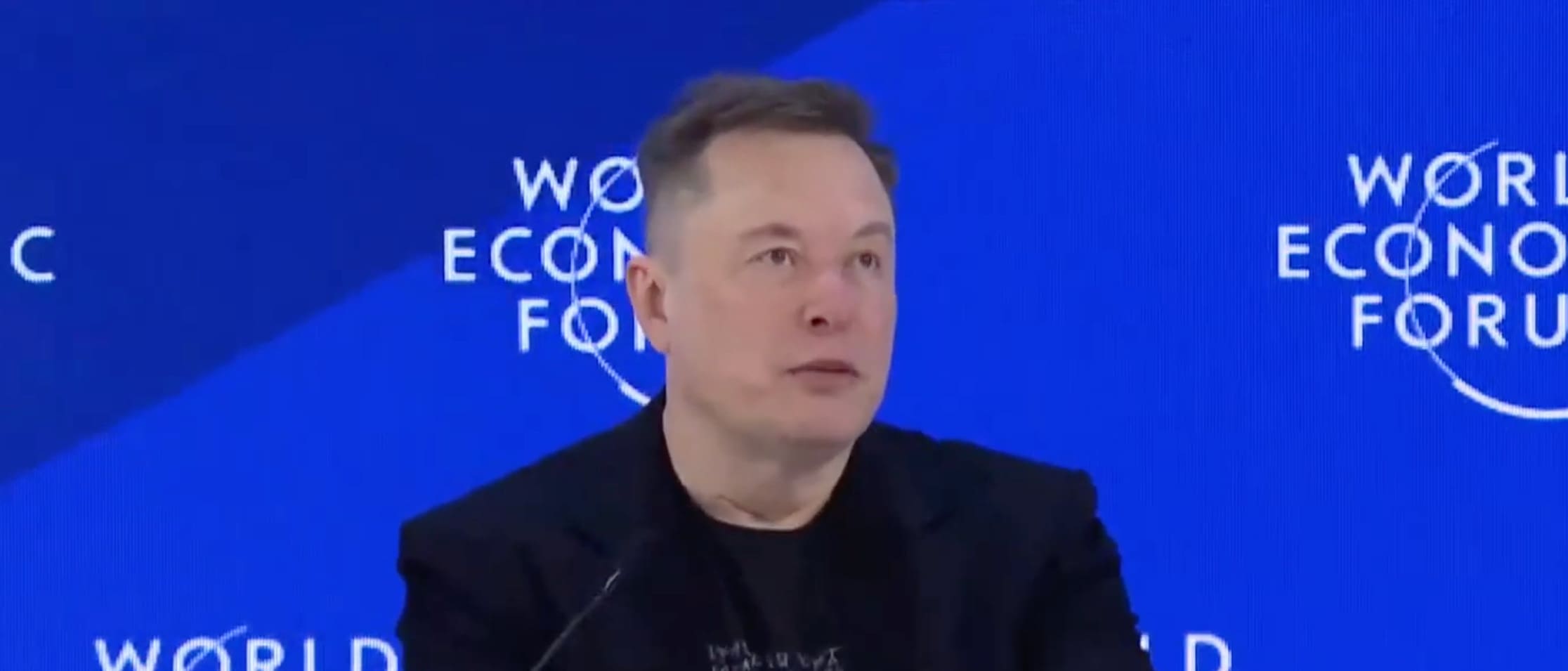 You are currently viewing Davos 2026 : Elon Musk annonce l’avènement de milliards de robots humanoïdes et promet une ère d’abondance mondiale