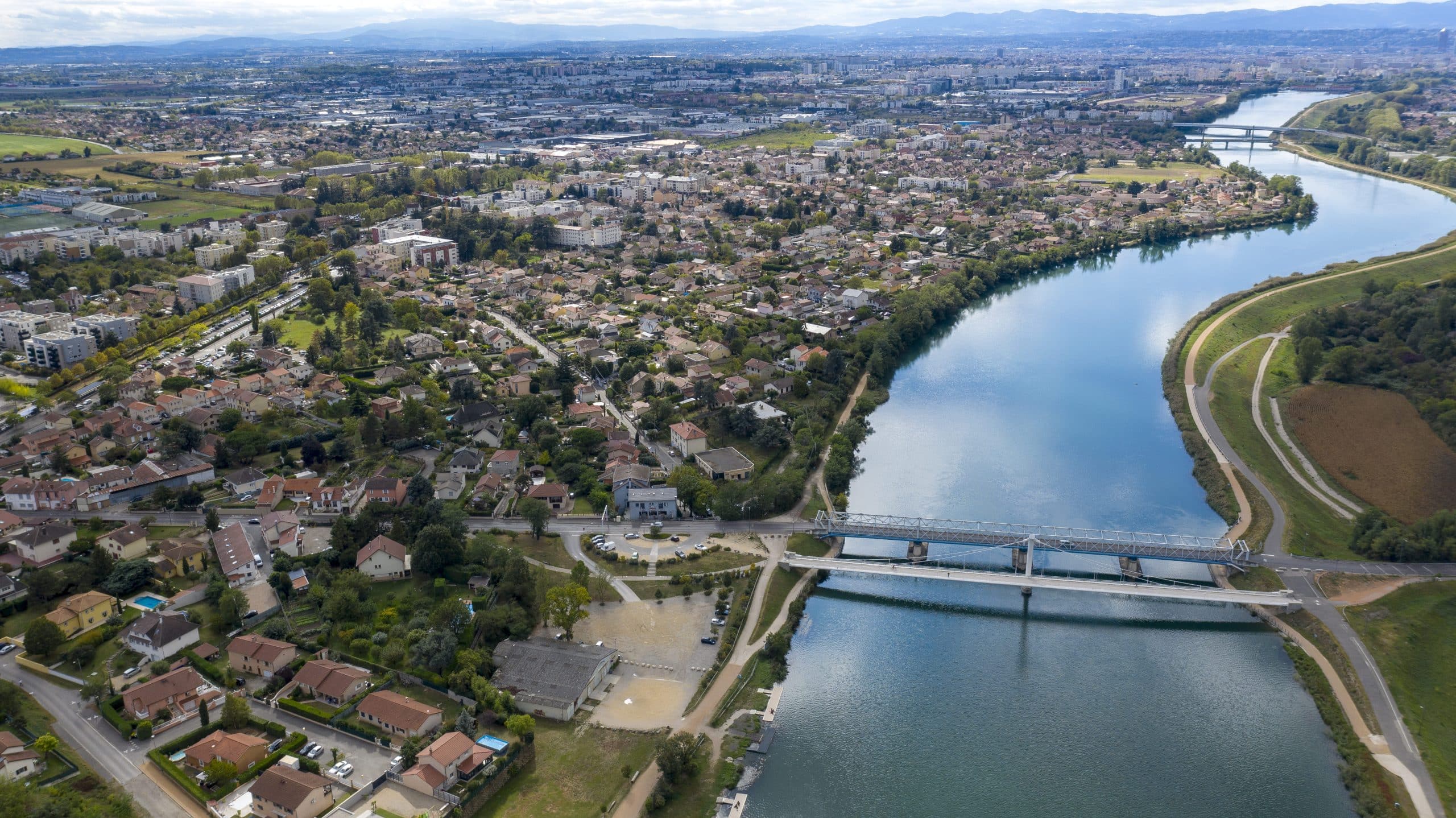 You are currently viewing Décines-Charpieu : un adolescent de 17 ans d’origine syrienne agressé, une enquête pour violences aggravées ouverte