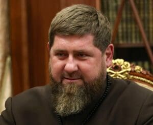 Lire la suite à propos de l’article Guerre en Ukraine : l’état de santé de Ramzan Kadyrov relance les spéculations sur sa succession en Tchétchénie