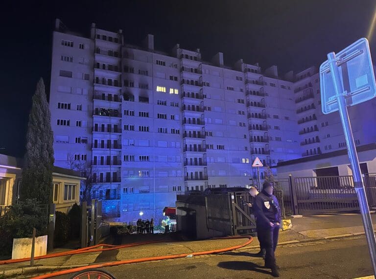 Lire la suite à propos de l’article Incendie à la Croix-Rousse : 70 pompiers mobilisés et 43 personnes évacuées