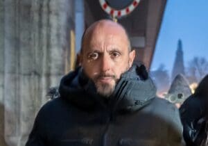 Lire la suite à propos de l’article Incendie de Crans-Montana : Jacques Moretti libéré après le versement d’une caution