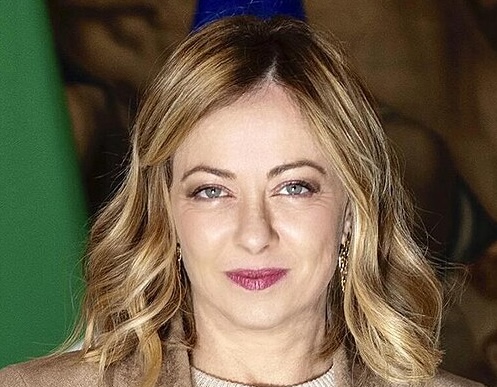 Lire la suite à propos de l’article Incendie de Crans-Montana : l’Italie exige une enquête conjointe avec la Suisse et durcit le ton diplomatique