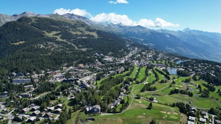Lire la suite à propos de l’article Incendie meurtrier à Crans-Montana : plusieurs dizaines de morts dans un bar lors du Nouvel An
