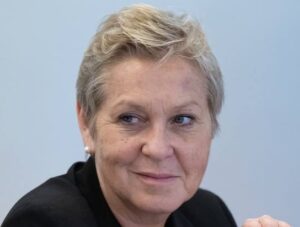 Lire la suite à propos de l’article Interdiction des réseaux sociaux : la ministre du Numérique évoque un futur débat sur les VPN