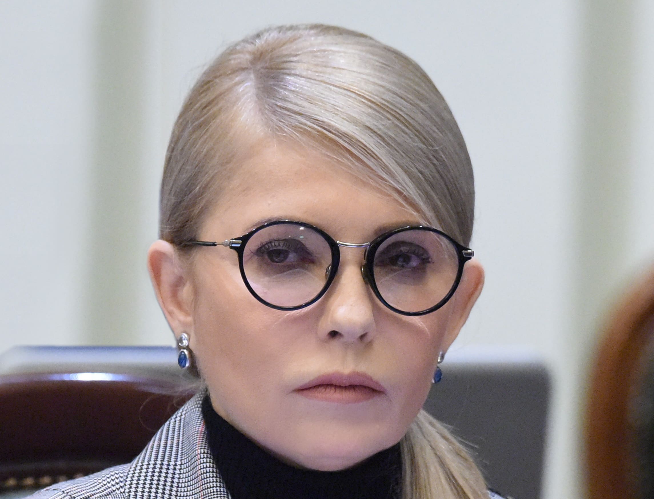 You are currently viewing Ioulia Tymochenko : inculpée pour corruption, la “princesse du gaz” défie le pouvoir ukrainien et accuse Zelensky