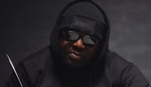 Lire la suite à propos de l’article Le rappeur Calbo du groupe Ärsenik est mort à 52 ans : hommage à une légende du rap français