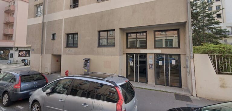 Lire la suite à propos de l’article Lyon : la Ville réaffirme que les équipements municipaux ne peuvent remplacer l’hébergement d’urgence
