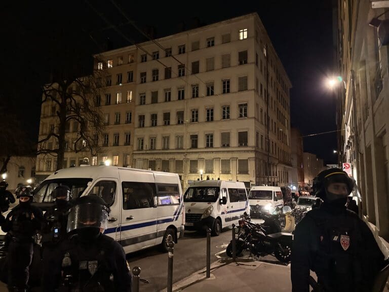 Lire la suite à propos de l’article Lyon : après la fin du plan Grand Froid, les associations cherchent désespérément des solutions pour les mineurs isolés remis à la rue