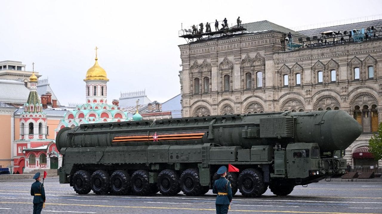 You are currently viewing Missile hypersonique Orechnik : Moscou revendique une frappe majeure contre l’Ukraine après une attaque présumée visant Poutine