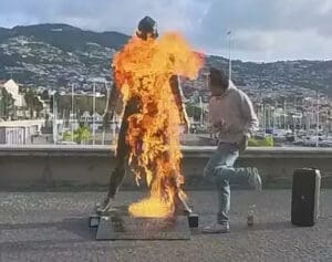 Lire la suite à propos de l’article Portugal : la statue de Cristiano Ronaldo incendiée à Madère, un acte de vandalisme qui choque le pays