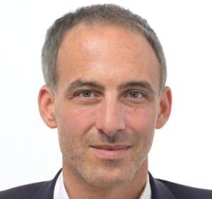 Lire la suite à propos de l’article Raphaël Glucksmann : l’histoire de son grand-père, espion soviétique, révélée par un documentaire inédit