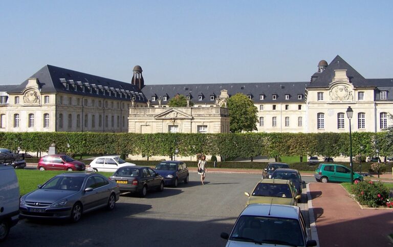 Lire la suite à propos de l’article Saint-Cyr : des élèves officiers soupçonnés d’avoir incendié un bateau au Japon, la justice française saisie