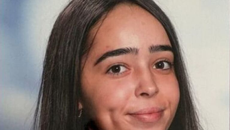 Lire la suite à propos de l’article Suicide de Camélia : les derniers messages d’une lycéenne de 17 ans relancent le débat sur le harcèlement scolaire
