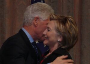 Lire la suite à propos de l’article Affaire Epstein : Hillary et Bill Clinton auditionnés à huis clos, Trump sommé de témoigner « sous serment »