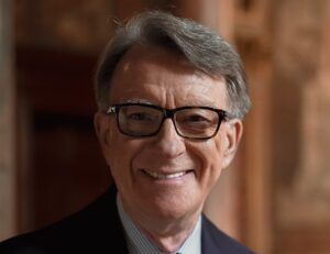 Lire la suite à propos de l’article Affaire Epstein : Peter Mandelson arrêté puis libéré sous caution, le gouvernement Starmer fragilisé