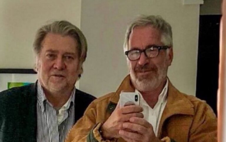 Lire la suite à propos de l’article Affaire Epstein : Steve Bannon préparait un documentaire de réhabilitation le jour même de l’arrestation du financier