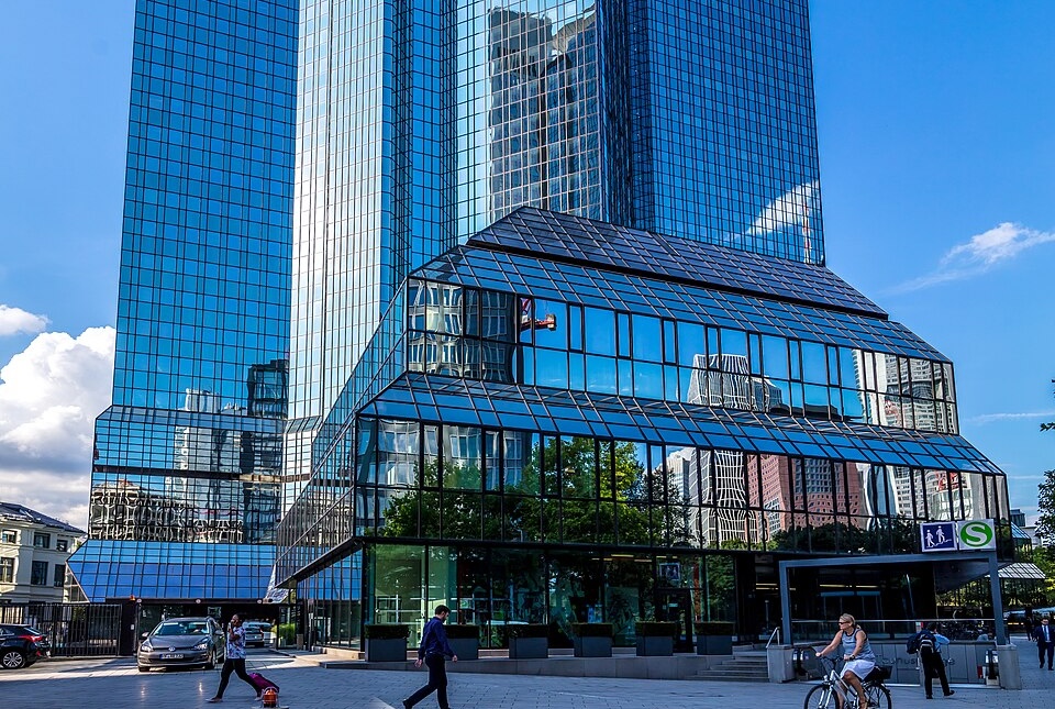 Siege social de la Deustche Bank à Francfort. Photo : @GraphyArchy /wikipedia 