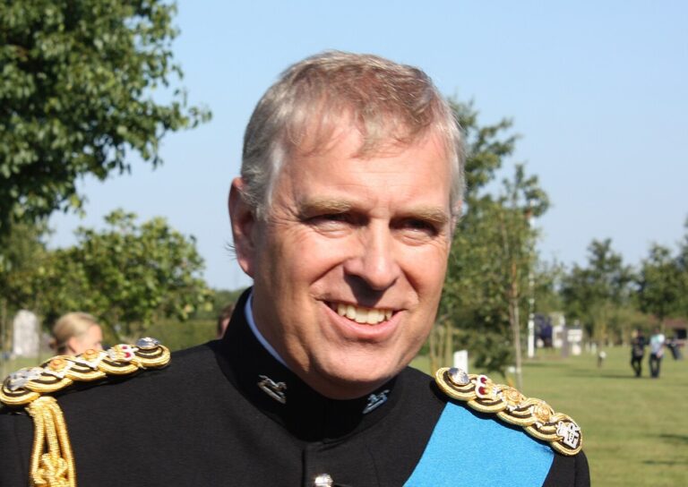 Lire la suite à propos de l’article Affaire Epstein : pourquoi l’ex-prince Andrew a été arrêté et interrogé pendant 11 heures