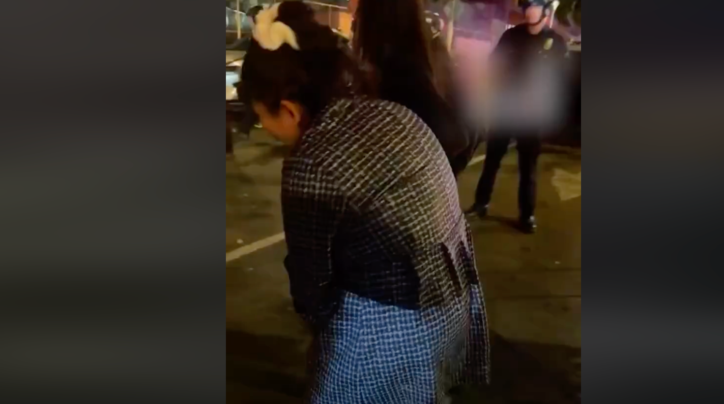 You are currently viewing Une femme enceinte touchée au ventre par une bille de poivre : indignation après une charge policière à Los Angeles