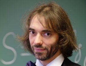Lire la suite à propos de l’article Cédric Villani : les courriels avec Jeffrey Epstein révèlent une approche lorsque le député rédigeait son rapport sur l&rsquo;IA