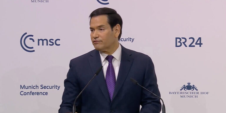 Lire la suite à propos de l’article Conférence de Munich : La presse allemande se demande pourquoi les Européens ont applaudi Marco Rubio malgré ses critiques