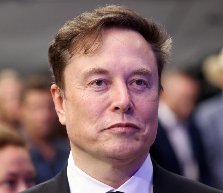 Lire la suite à propos de l’article Elon Musk : le milliardaire accuse OpenAI d’entraîner son IA à mentir via l’apprentissage par renforcement humain