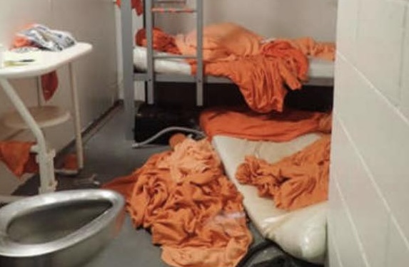 You are currently viewing Epstein files : un brouillon daté avant sa mort ravive les spéculations