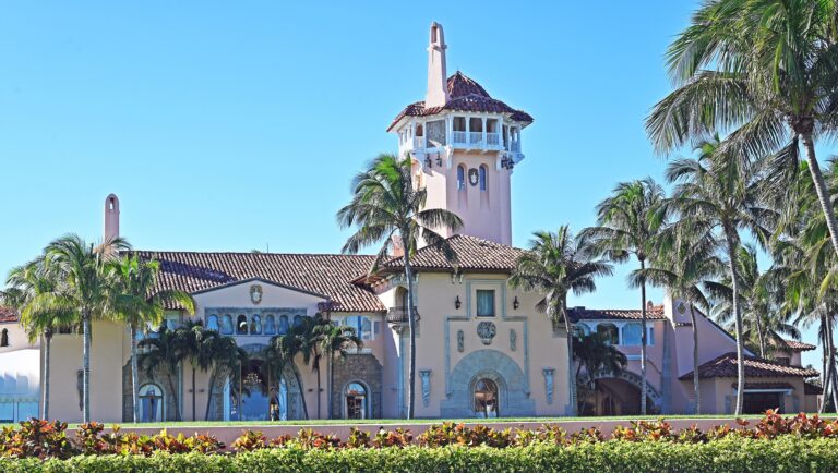 Lire la suite à propos de l’article États-Unis : un homme armé abattu après une intrusion à Mar-a-Lago, résidence de Donald Trump