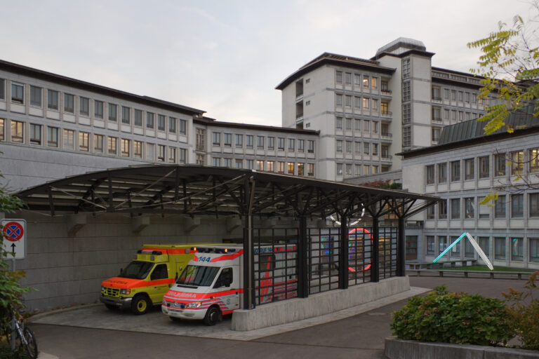 Lire la suite à propos de l’article Incendie de Crans-Montana : une bactérie résistante met en danger les grands brûlés hospitalisés à Zurich