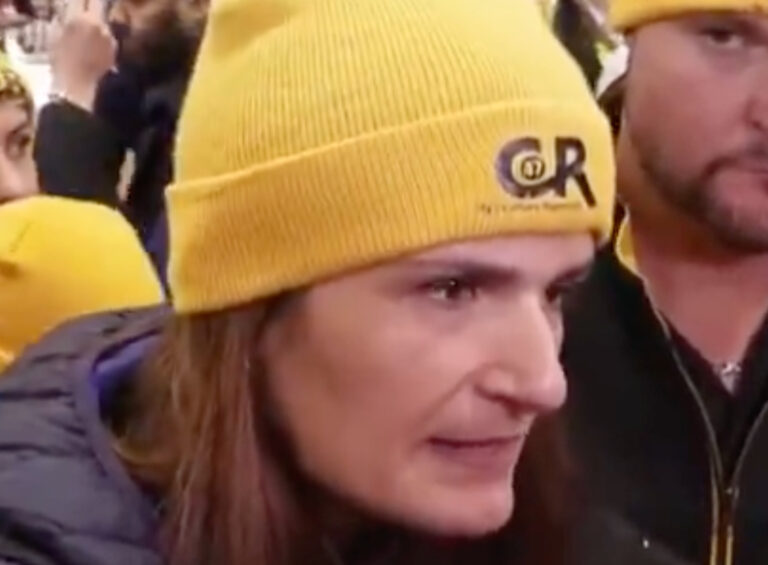 Lire la suite à propos de l’article Salon de l’Agriculture 2026 : une agricultrice interpelle vivement Emmanuel Macron sur la crise agricole