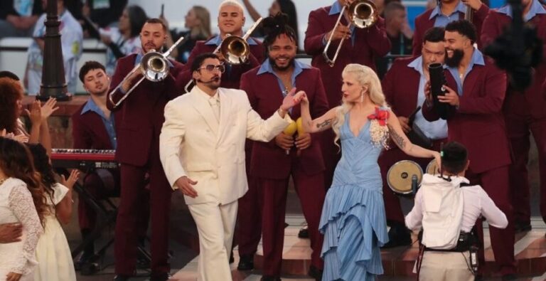 Lire la suite à propos de l’article Super Bowl 2026 : le show de Bad Bunny, entre messages progressistes et soumission mondialiste